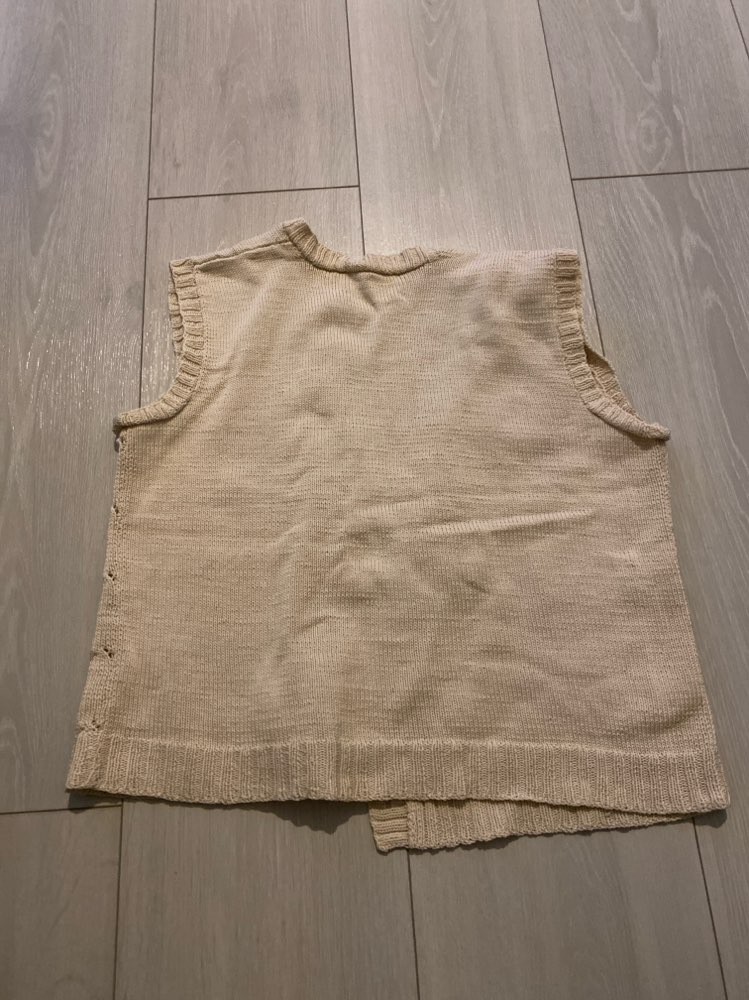 Beige neulotti liivi, koko S-M