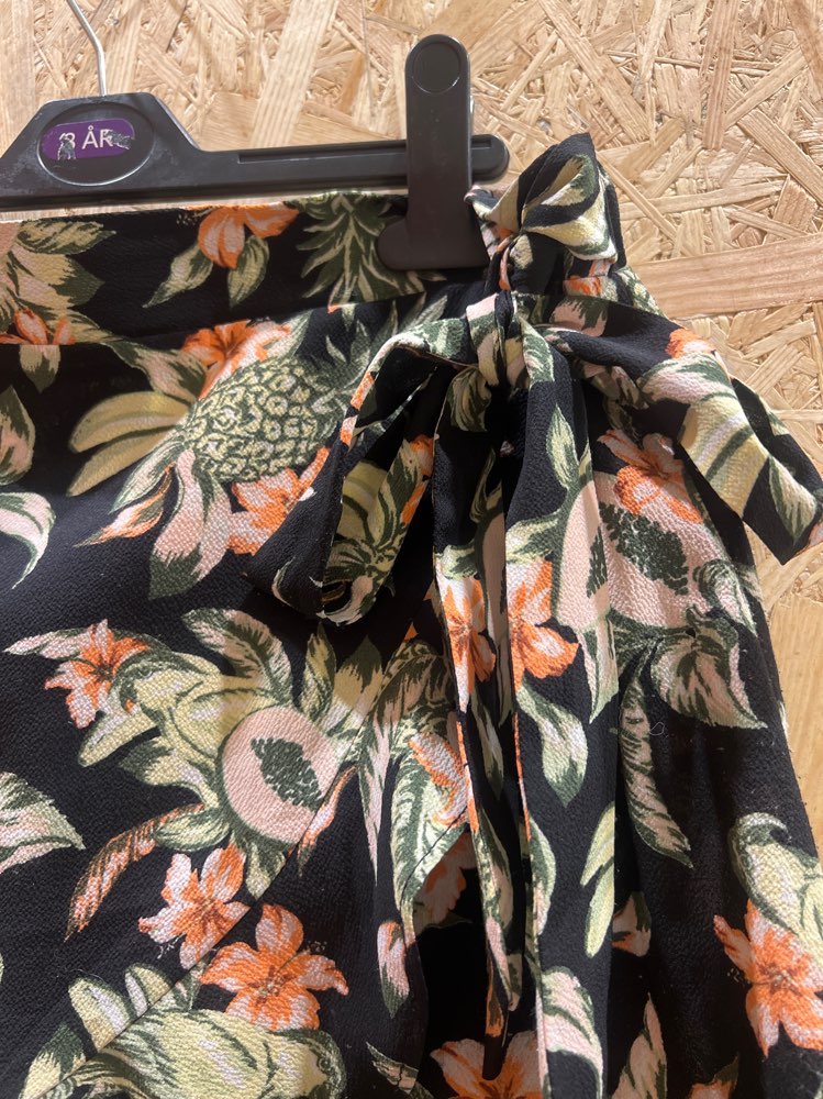 H&M skjørt blomstrete str s