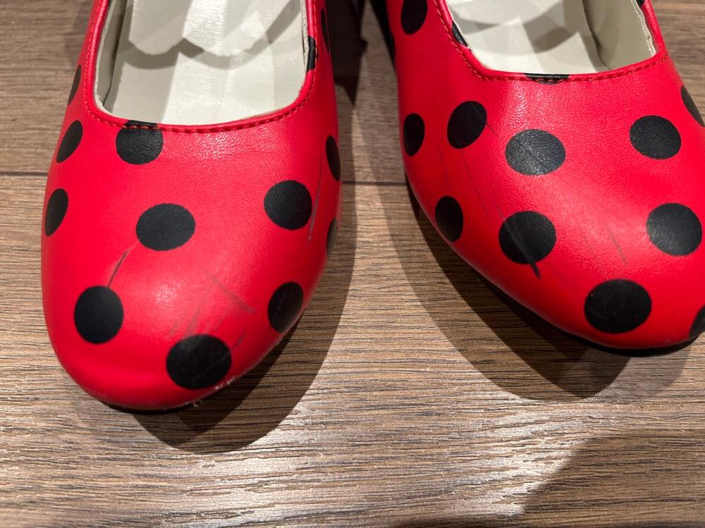 Hælaskór rauðir St 32