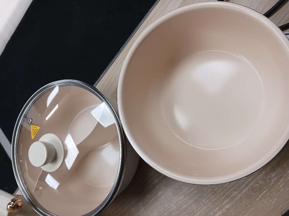 Sähkökäyttöinen painekattila/riisikeitin