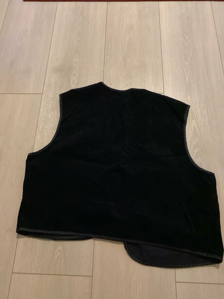 Musta samettinen liivi, koko M