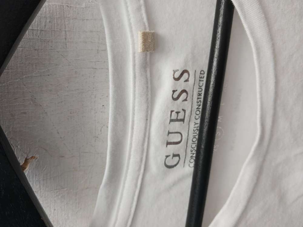 Guess valkoinen t-paita S