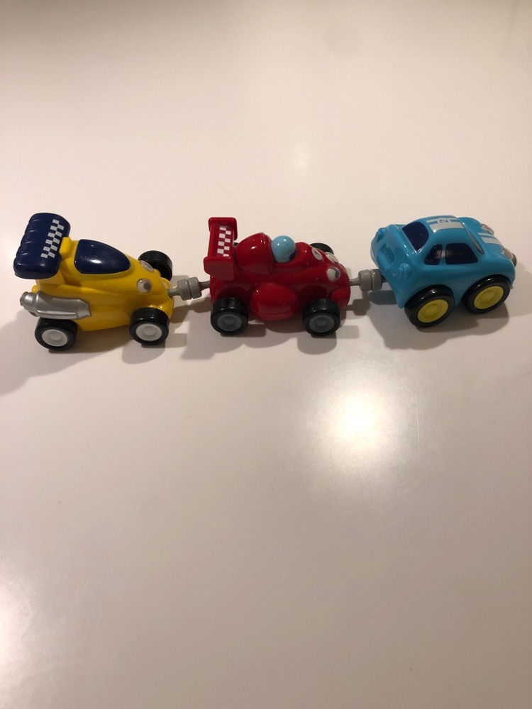 3 biler med magneter
