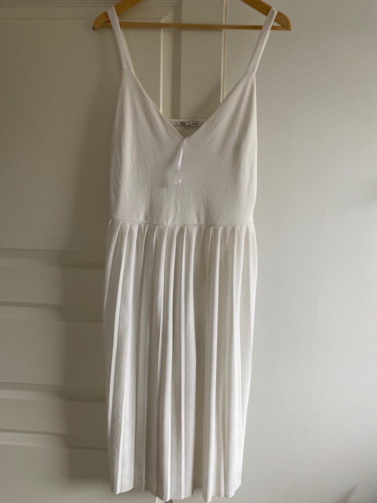 Valkoinen mekko koko L