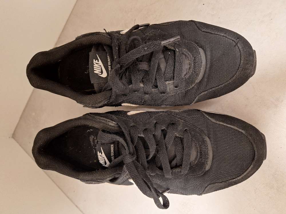 Nike skór m/hvítu 38,5