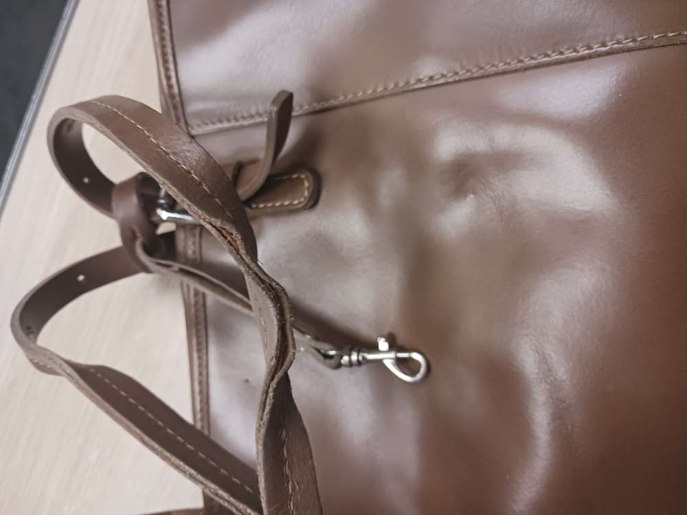 Ruskea gianni laukku