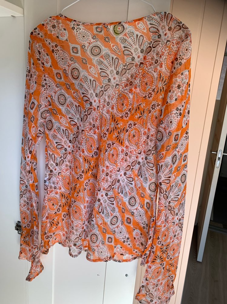Orange mønstret bluse