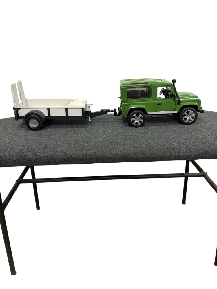 Land Rover peräkärryllä