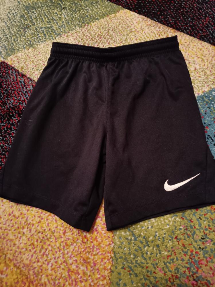 Nike shortsit, 128- 137 cm