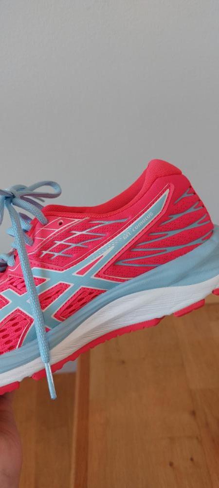 Asics skór st. 38 lítið notaðir