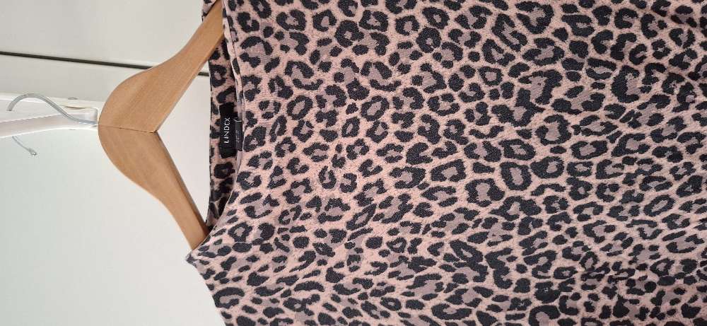 Lindex st. M tigerkjóll mjúkur
