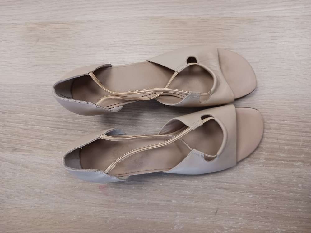 Clarks vaaleat sandaletit n. 39