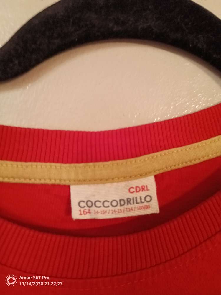 Lost in. Rauð COCCODRILLO peysa St 164