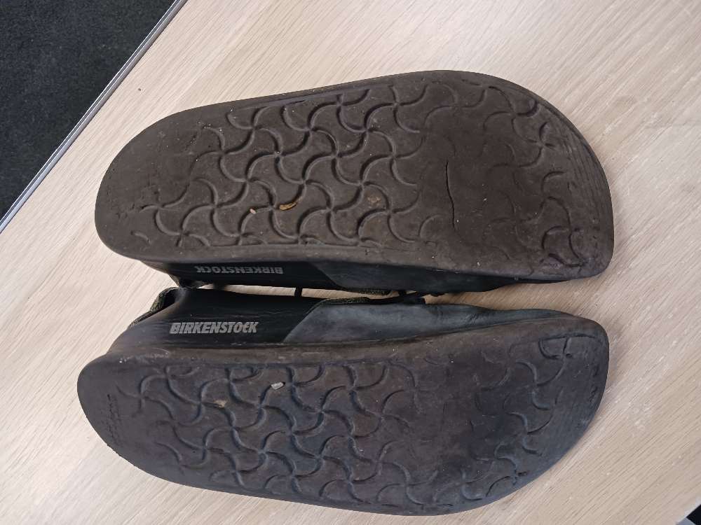 Birkenstock mustat kengät