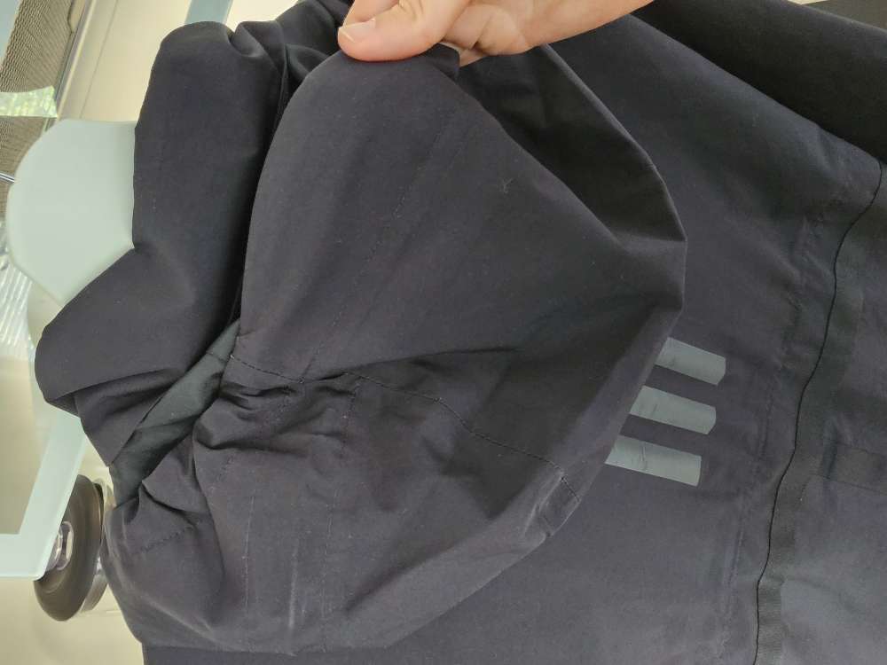 Adidas musta parkatakki S