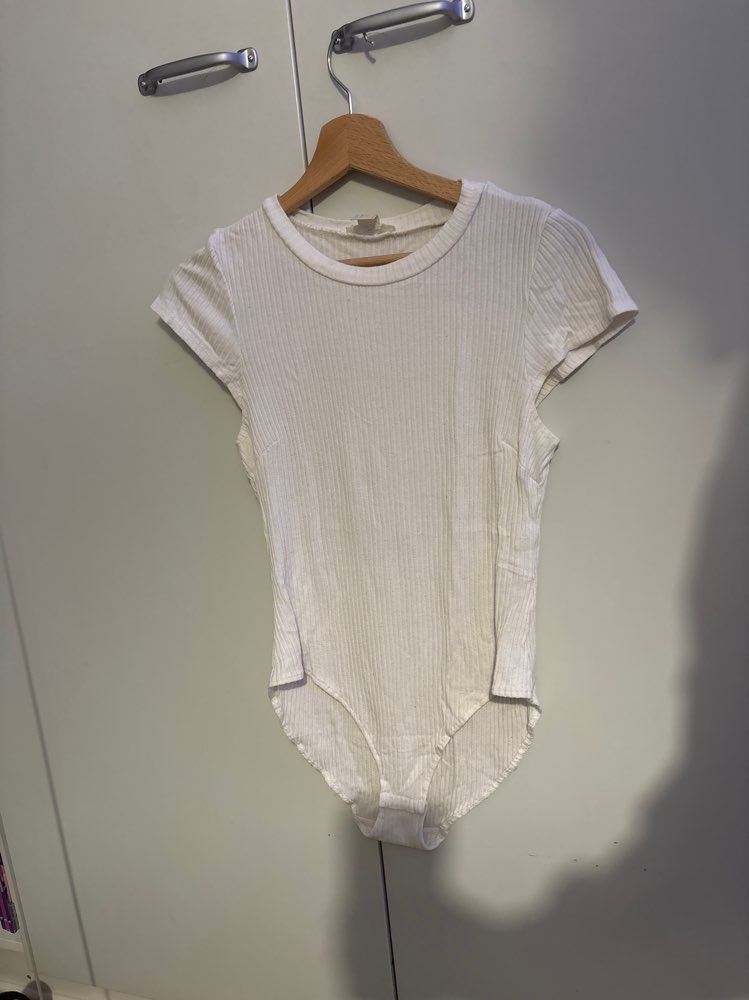 Valkoinen body