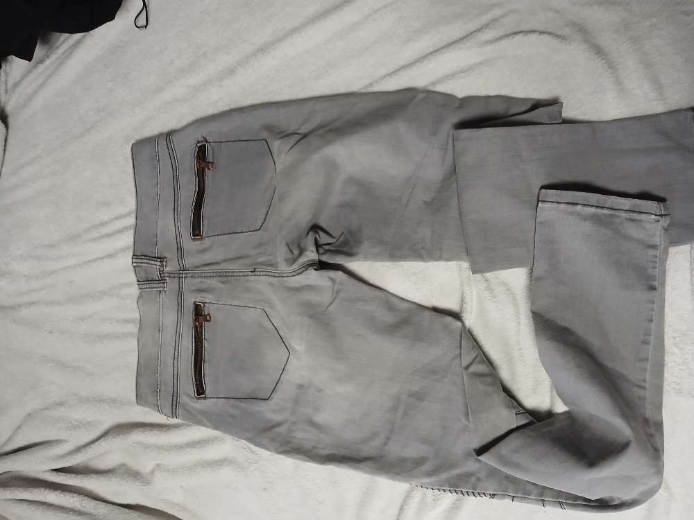 Vaalean harmaay strets farkut. 38. M/L