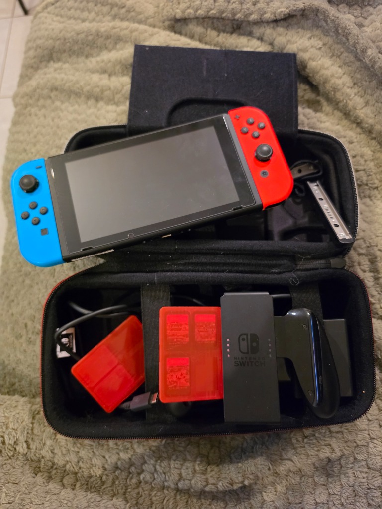 Nintendo Switch + 3 leikir