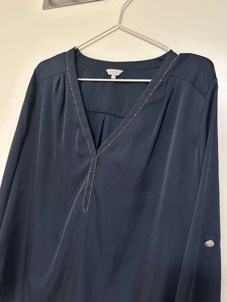 Mørkeblå bluse fra Florence design