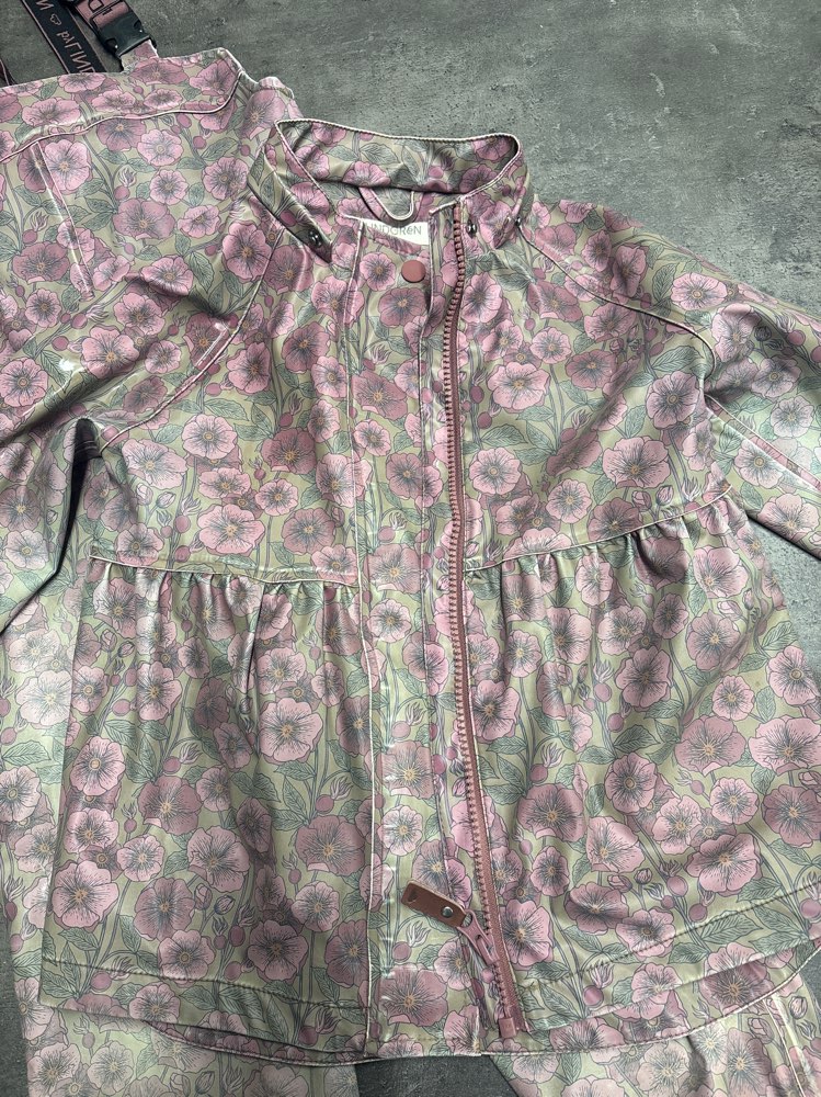 By Lindgren pollaföt st. 4 ára