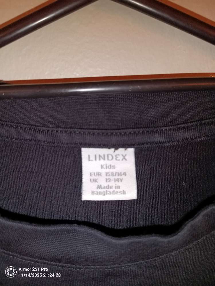 Svört Lindex peysa St 158/164