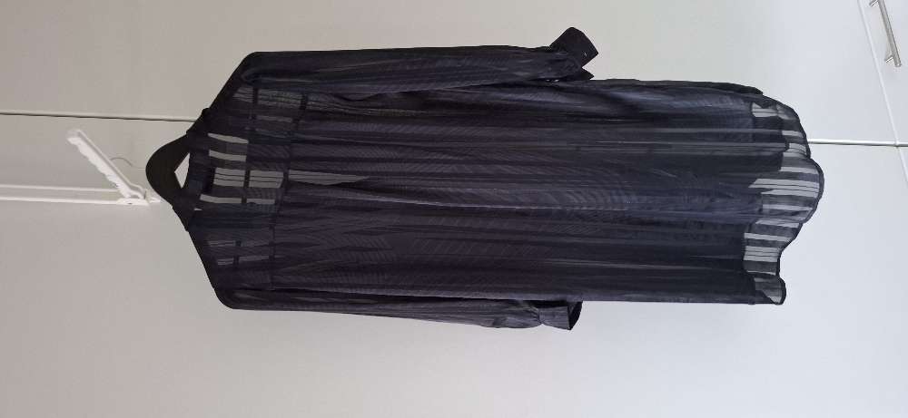 St. S svartur gegnsær skyrtukjóll