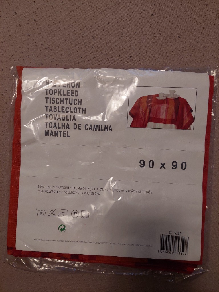 Nýr dúkur 90x90