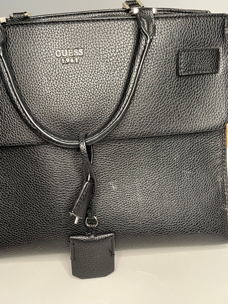 Guess 1981, musta laukku