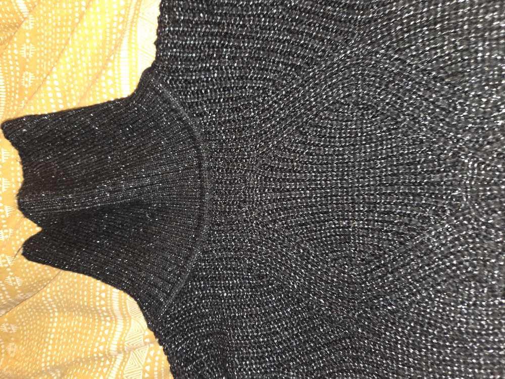 Svört m/silfur rúllukr.peysa st. 134/140