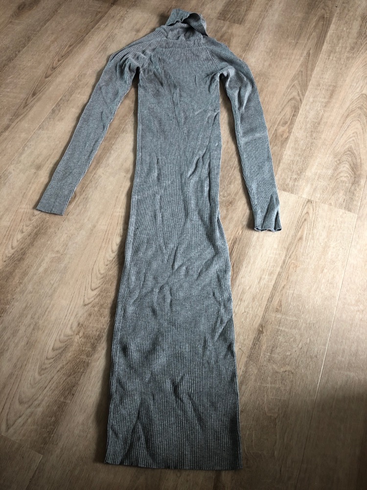Lang grå kjole