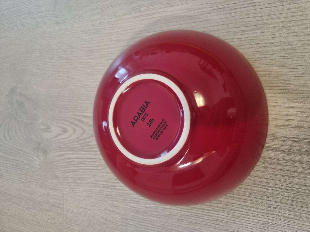 Arabia 24h punainen kulho 16cm