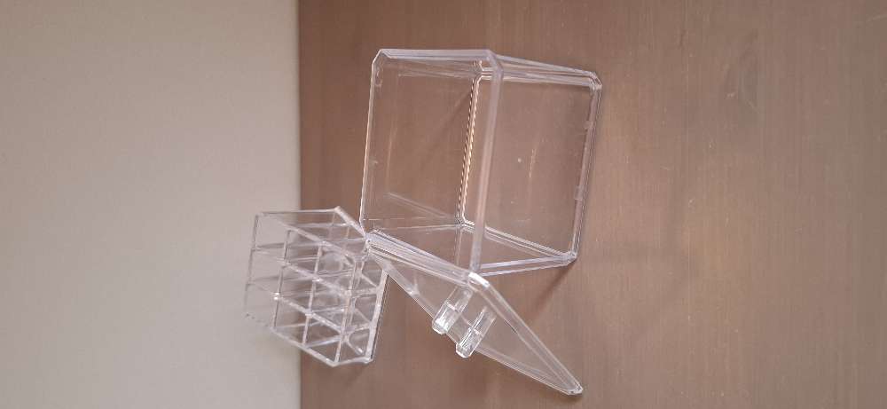 Tvö plast box lítil
