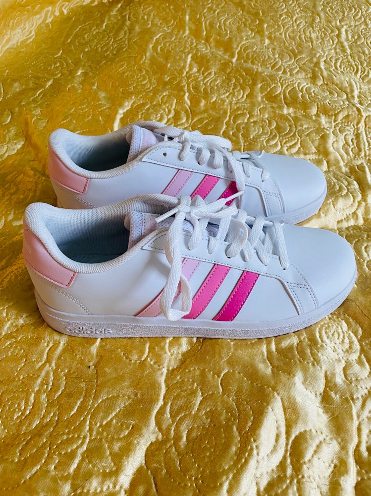 ADIDAS ónotaðir skór 40