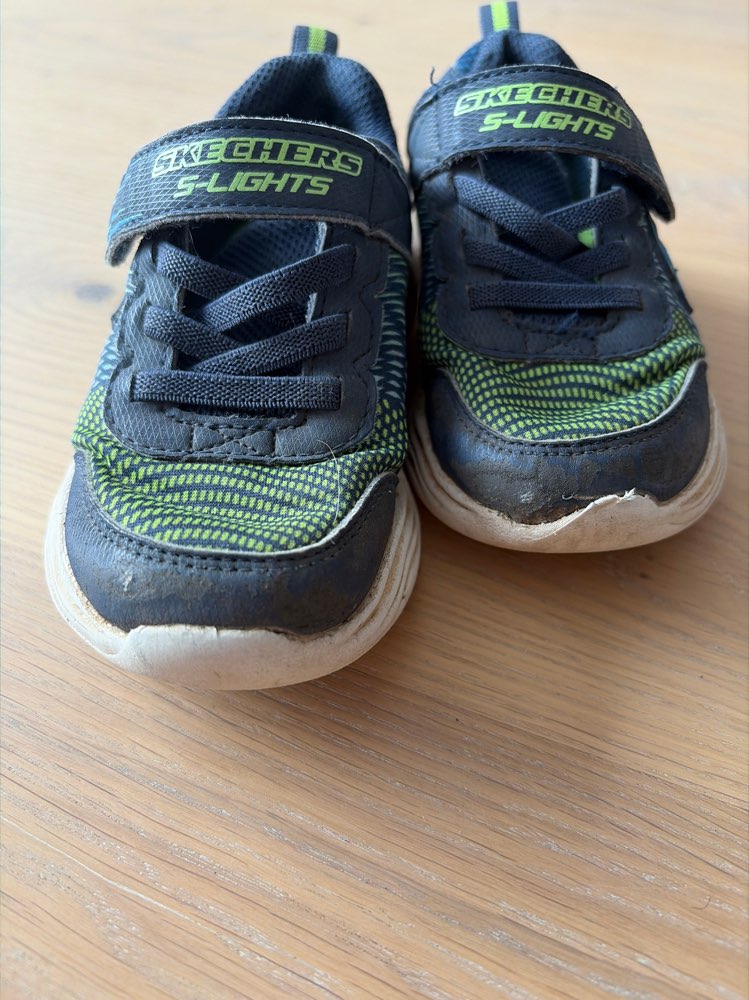 Strigaskór m.ljósi st 24