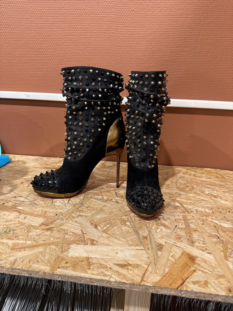 Poshmark Christian Louboutin Spike Wars