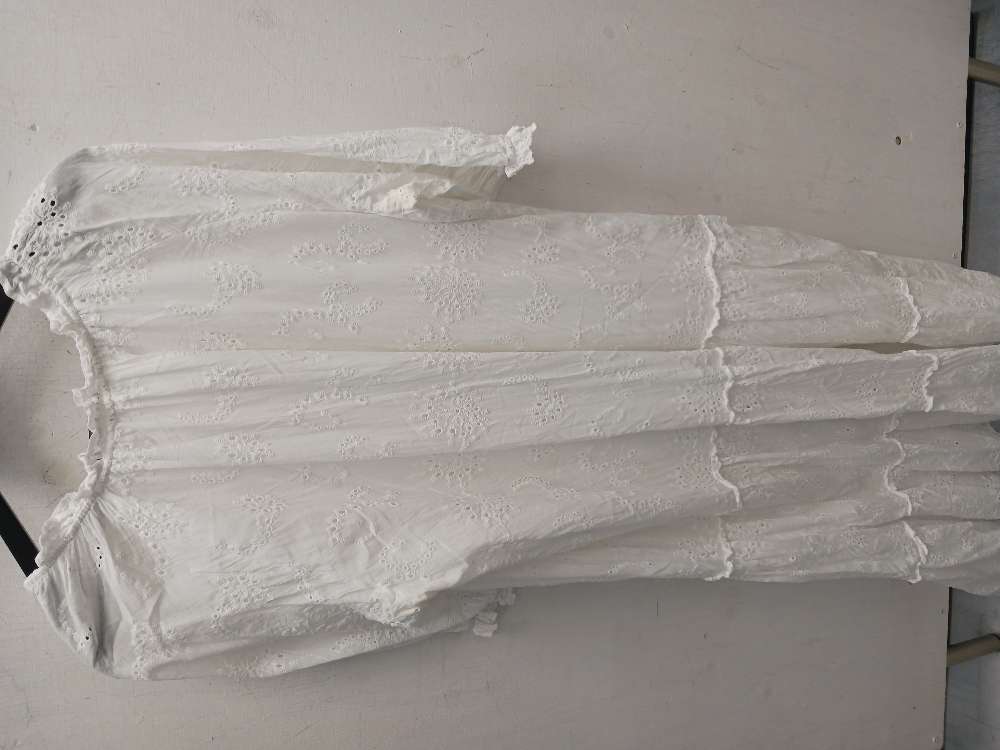Valkoinen pitsimekko n. XL