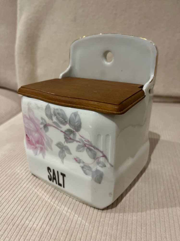 Posliininen Salt -astia