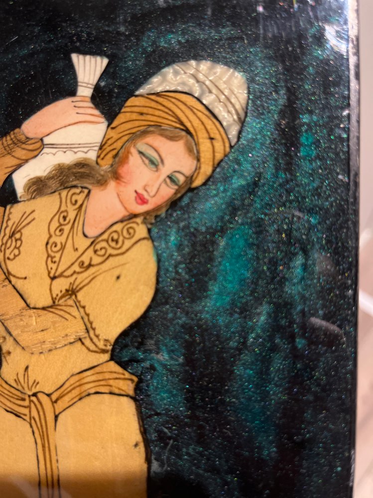 Taulu lakattua puuta