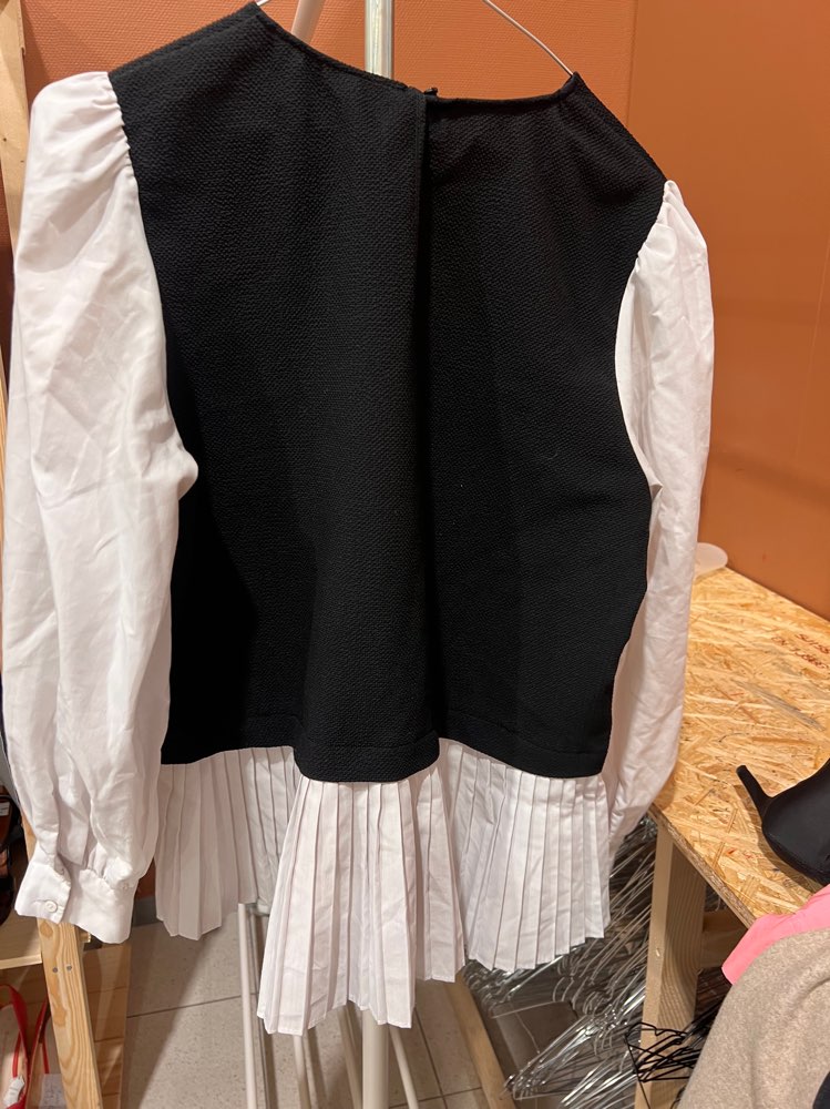 Bluse fra Zara m/plisse