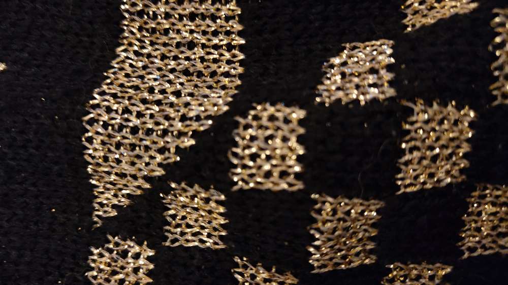 Musta-kultainen paita