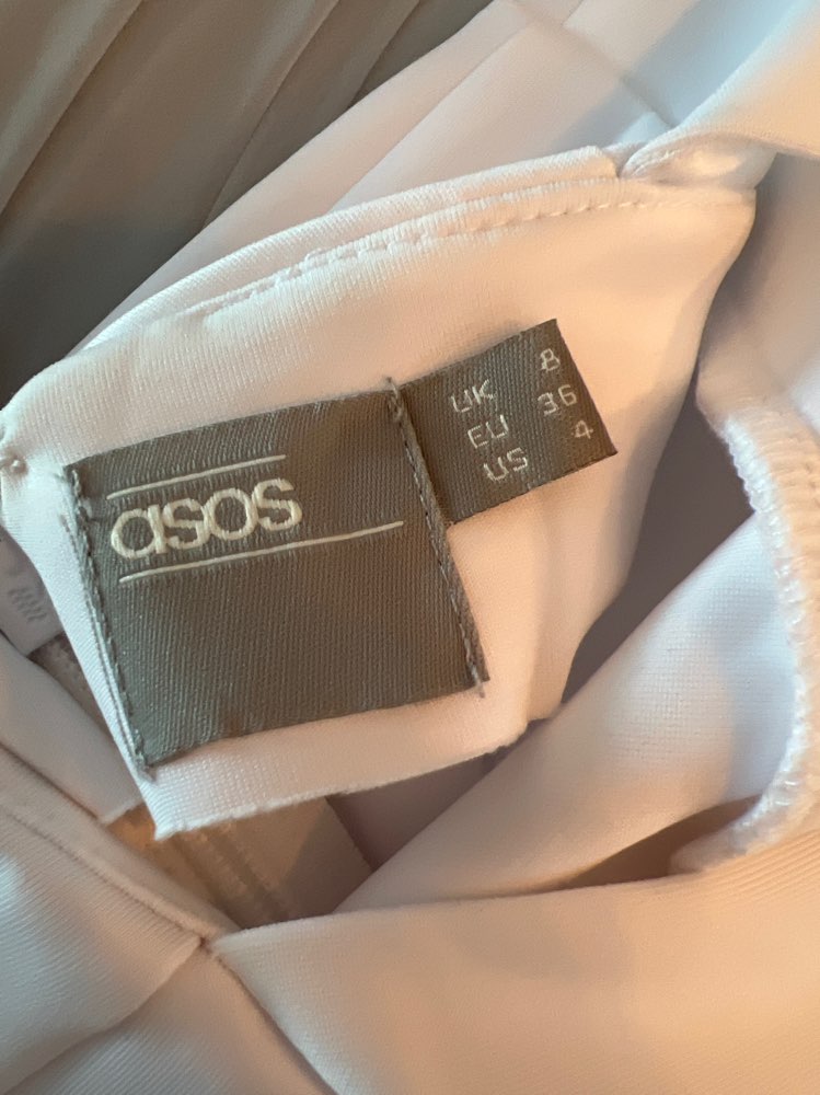 Lekker hvit kjole fra ASOS