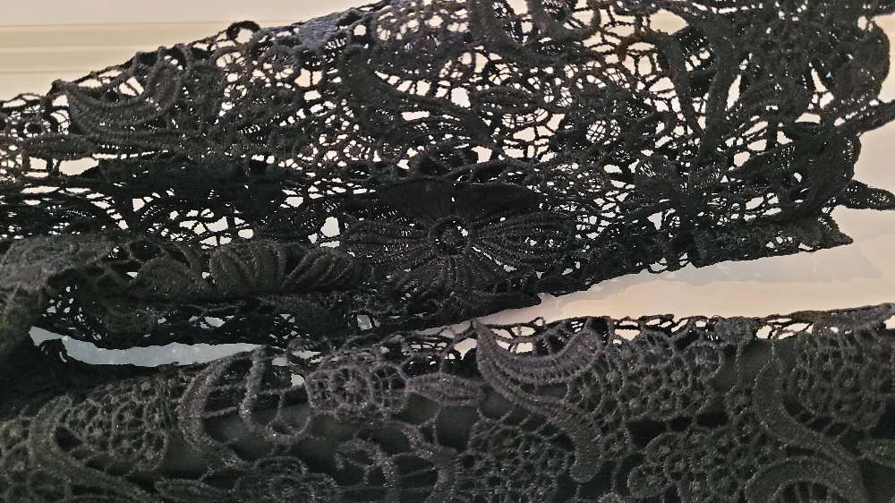 GLOBAL, juhlamekko mustapitsi. 36