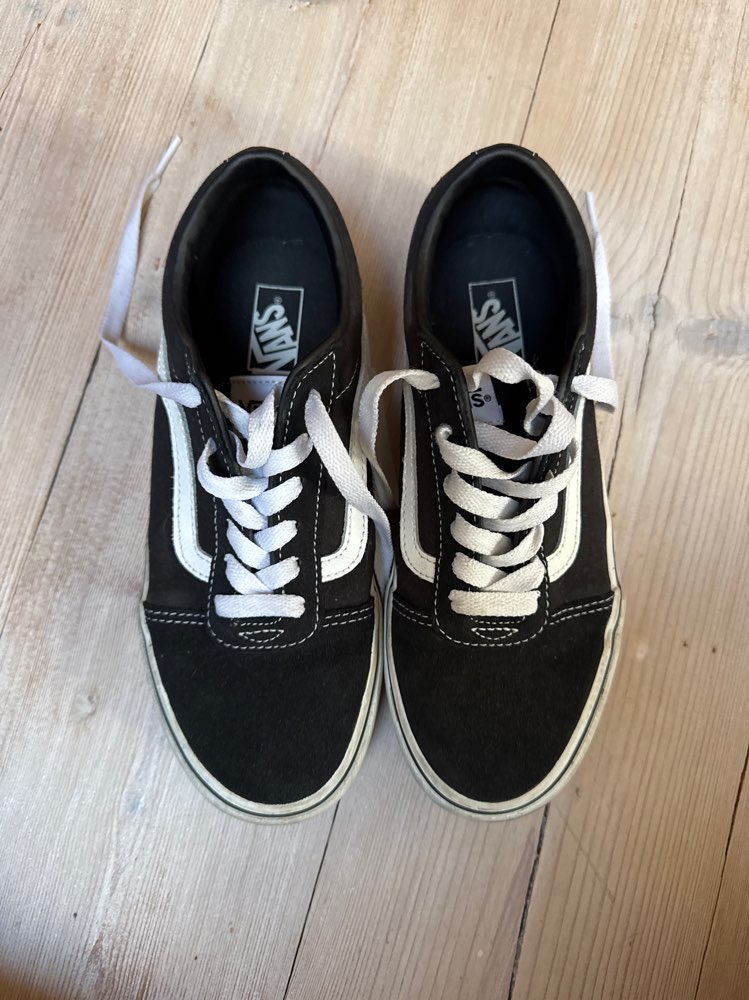 Vans mustat tennarit, 36.5