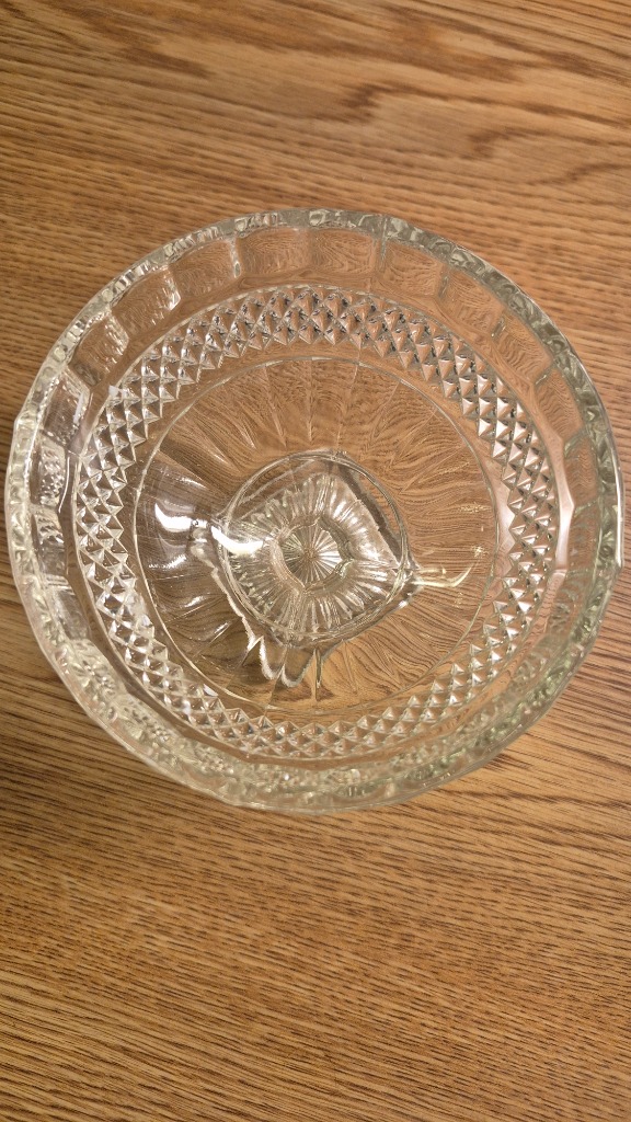 Puristettu lasikulho