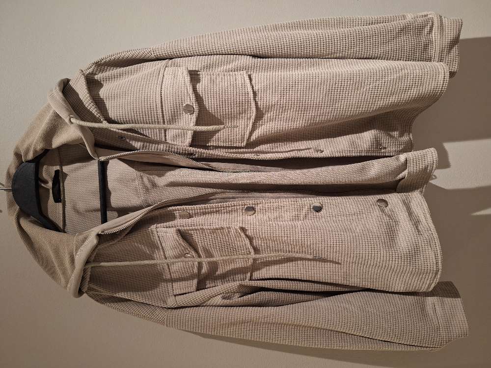 Jakki ljósbrúnn m/hettu M