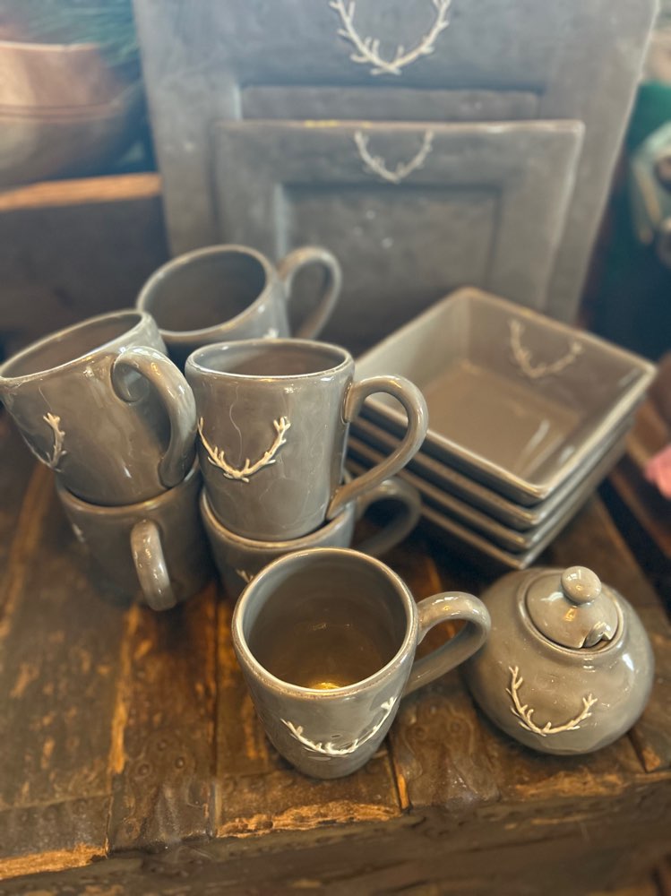 Grått servise i 14 deler