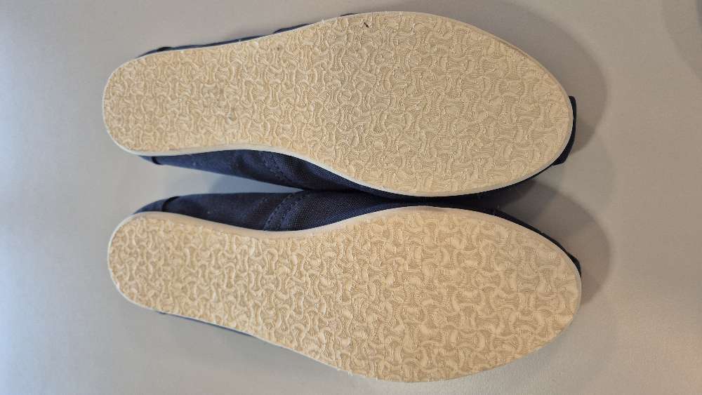 Toms siniset kengät 7,5