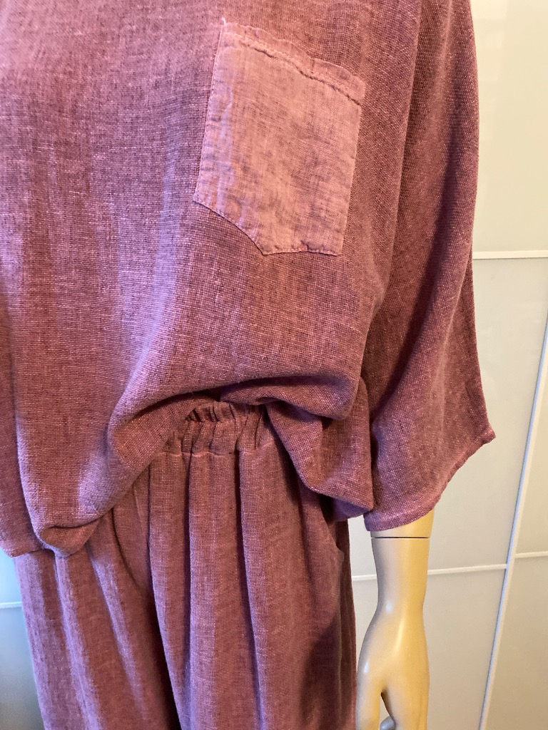 Nytt sett ( linen) med bluse og bukse