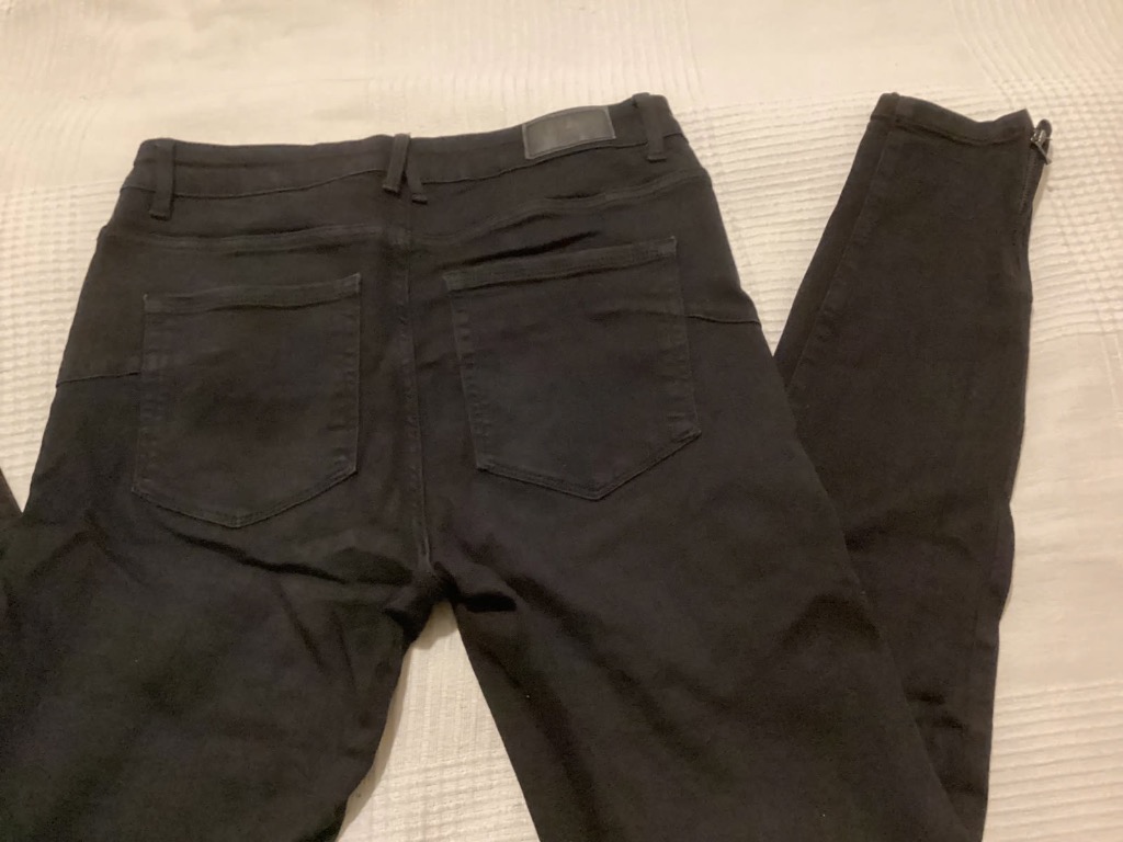 Mustat farkut. M/32