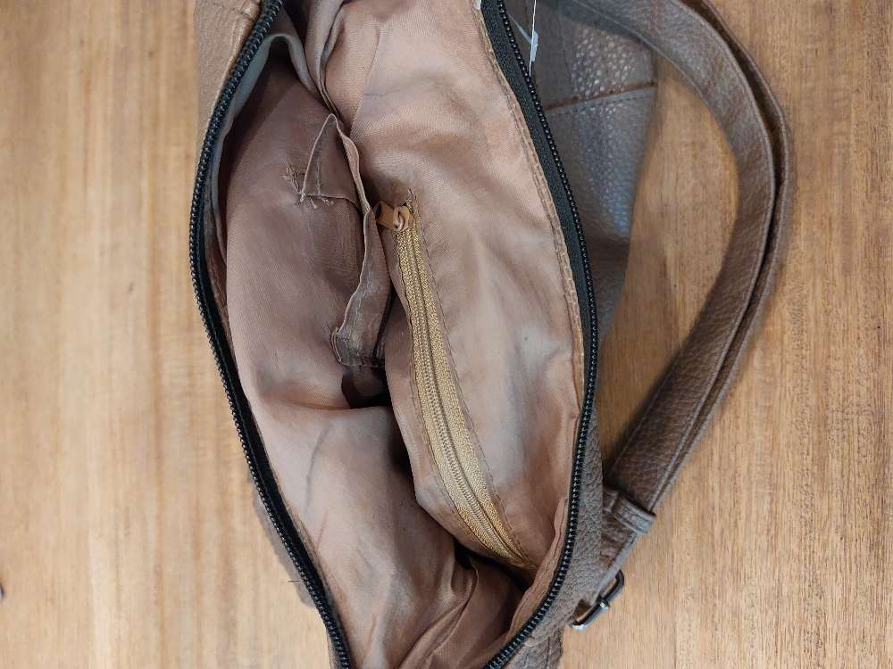 bruine tas